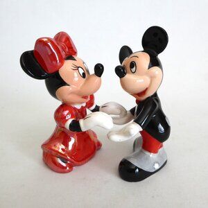 VINTAGE DISNEY MICKEY MINNIE MOUSE HOLDING HANDS CERAMIC SALT PEPPER SHAKER SET